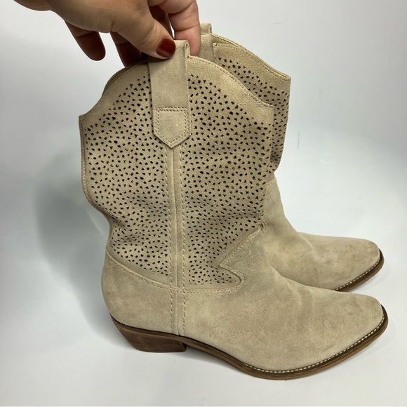 BCBGeneration Bastille cowboy boots tan suede size 7 - Picture 3 of 10